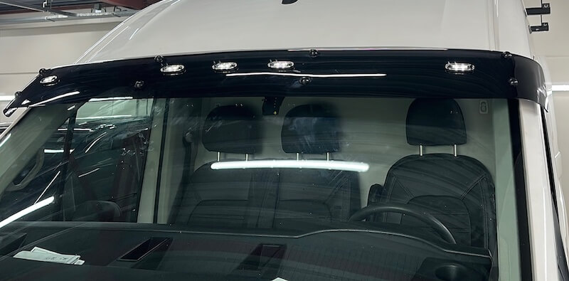 Bedrijfswagen met extra verlichting